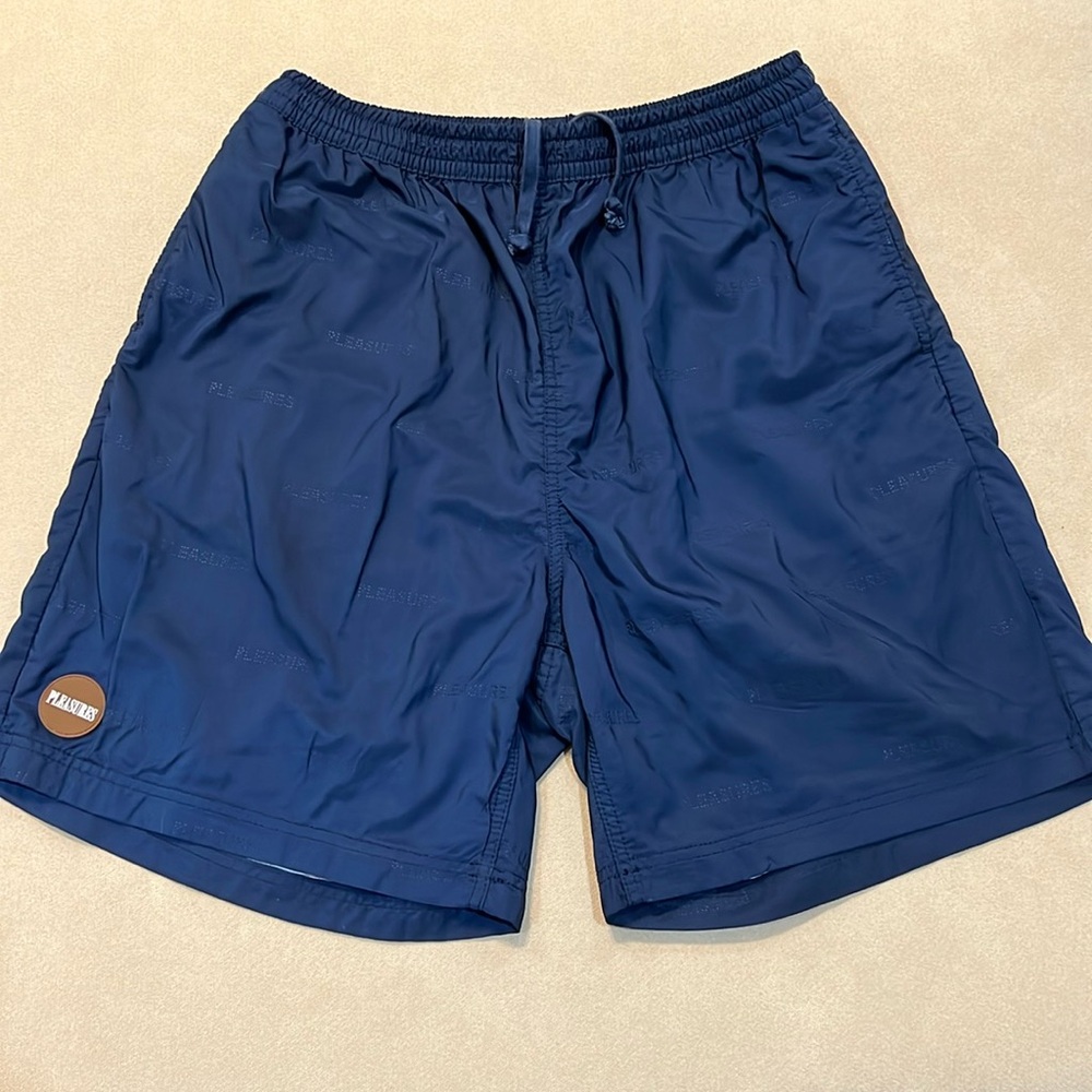 PLEASURES NYLON DRAWSTRING STREETWEAR SHORTS XL